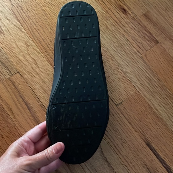 Uniqlo Black canvas sneakers - Picture 2 of 4